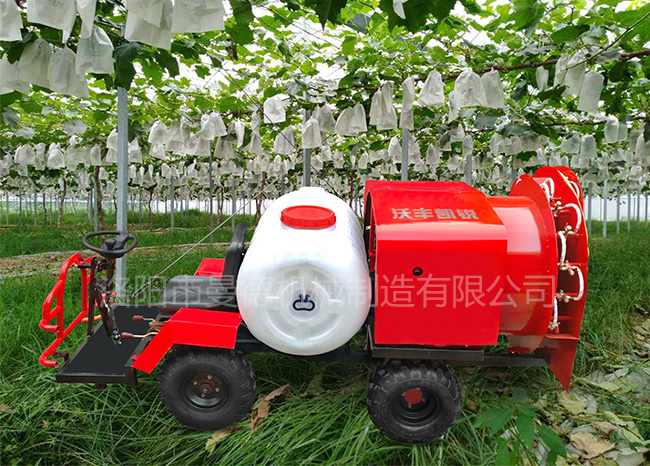 四(si)輪車(che)打(da)藥(yao)機(jī)(ji)