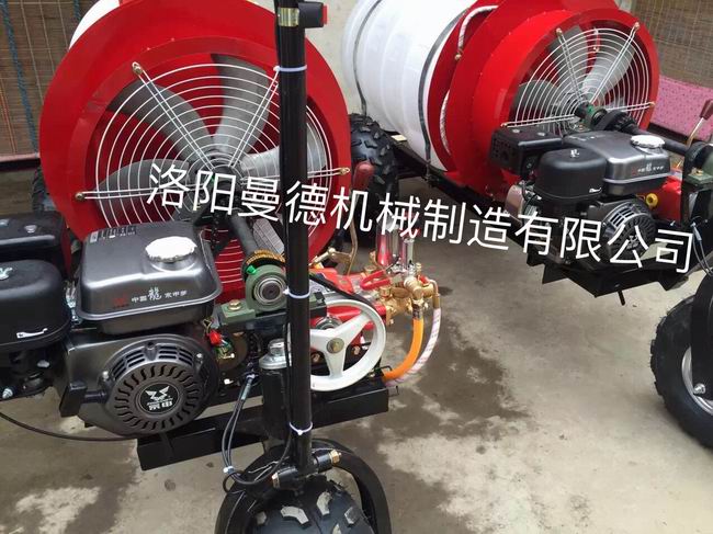 自走式(shi)風送打藥(yao)機(ji)
